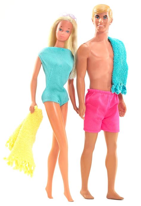 Barbie Y Ken La Pareja Más Famosa Del Mundo Del Juguete Una Vitrina