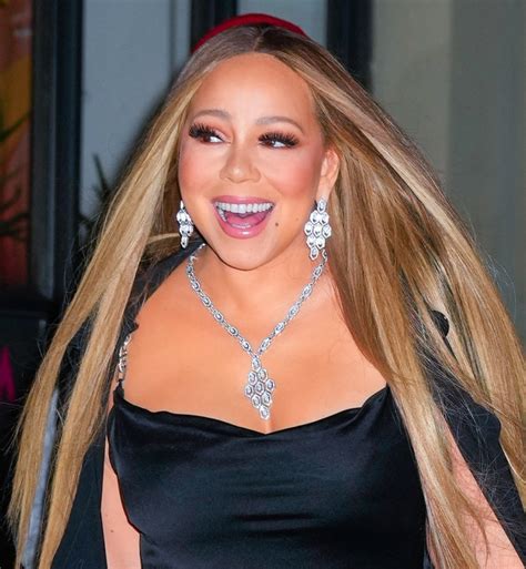 Mariah Carey Handled Her Wardrobe Malfunction Like A Total Pro During Live Performance