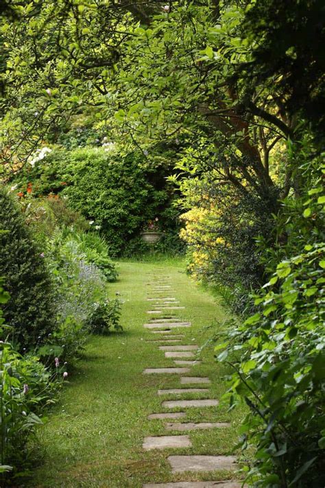 40 Brilliant Ideas For Stone Pathways In Your Garden