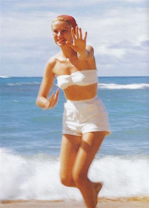 Grace Kelly On The Beach In Jamaica 1955 Moda Grace Kelly Grace Kelly