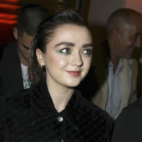 Maisie Williams As Arya Stark In Game Of Thrones Bob Haircut Trending