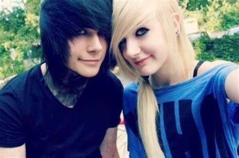 Pin On Adorable Emo Couples ∩∩