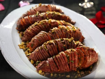 When the beef is ready, evenly rub the butter mixture on the top and sides of the tenderloin. Beef Tenderloin Side Dishes Christmas - Grilled Soy Pepper ...