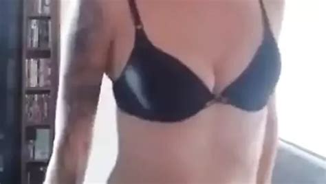免费的 wife shows panties 色情视频 ！ xhamster
