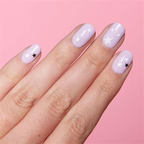 Star Nails Are Trending In Los Angeles—and On Instagram We Talk To The