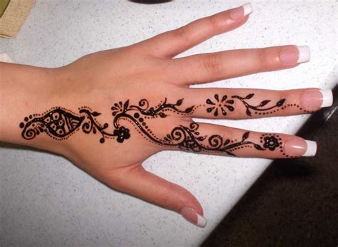 Pakistan Cricket Player Cute Henna Designs