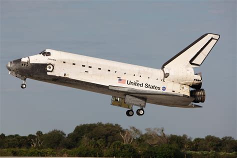 Filespace Shuttle Atlantis Approaching The Kennedy Space Center To