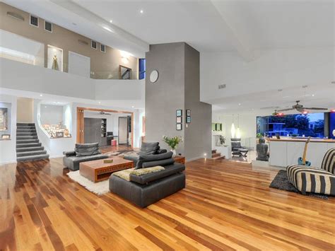We create customized and bespoke solutions for residential, commercial and industrial projects with a best quality & fast delivery. 23 Amazing Split Level Homes Interior - Home Plans ...