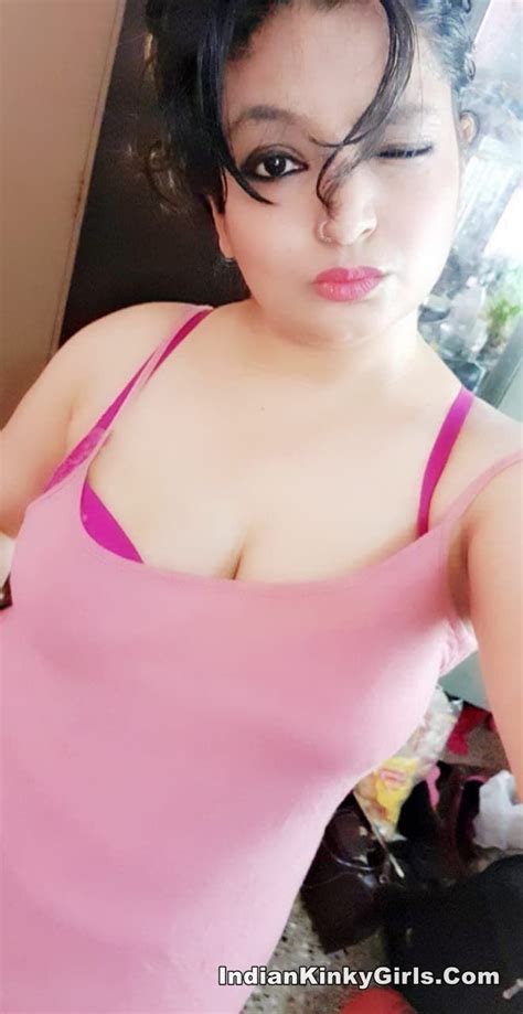 Beautiful Desi Bhabhi Nude Boobs Selfies Porn Pic Porn Photo Hindi