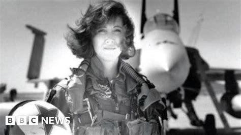 Tammie Jo Schults Southwest Pilot Praised For Safe Landing Bbc News