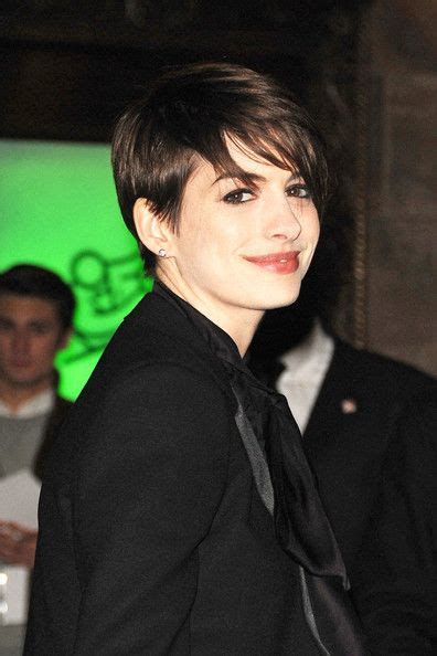 Anne Hathaway Pixie Anne Sported A Disheveled Piece Y Pixie At The