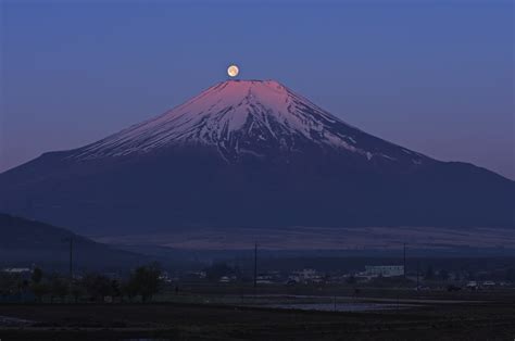 「紅富士に沈む月うさぎ微速度撮影x1」jtのブログ ｜ セルシオアップのjtです。（￣ー￣vマイブームは一眼です。 みんカラ