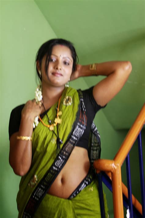 Mallu Sexy Aunty Nave In Saree Mallu Saree Below Navel Actress Rare