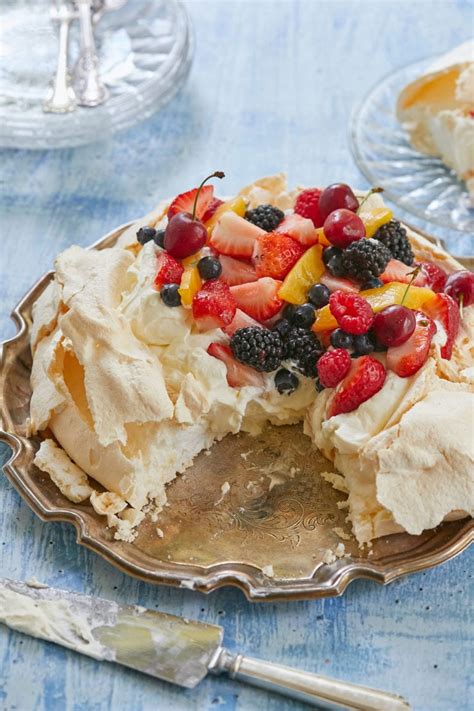 The Perfect Pavlova In Simple Steps Gemmas Bigger Bolder Baking