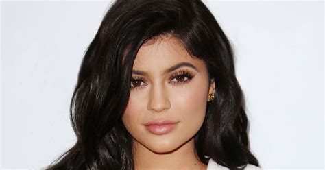 Kylie Jenner Lip Kit Face Makeup Look