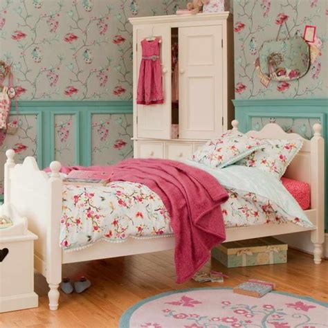 Either opt for dark colours to create a warm and welcoming room, or a light and neutral colour scheme for a calming and relaxing environment. 15 Beautiful Girls Bedroom Decorating Ideas and Room Colors
