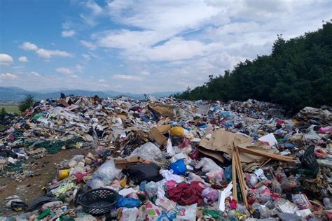 Crna Gora Reciklira Manje Od Dva Odsto Otpada Milioni Bačeni U Smeće