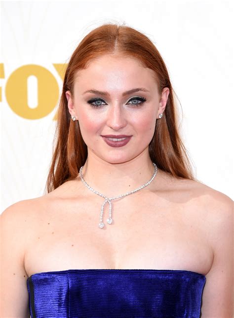 Sophie Turner Zoom In On Every Stunning Beauty Look From The Emmys