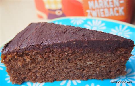 Für den boden werden 150 gramm herzhaftes gebäck, beispielsweise zerkleinerte cracker, zwieback oder knäckebrot mit 125 gramm butter vermischt und in eine springform gedrückt. Triester Torte (oder einfach: saftiger Schoko-Zwieback ...