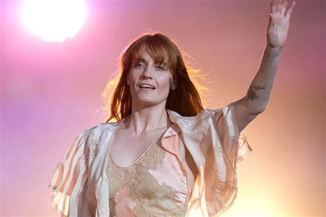 florence welch opened up about having an eating disorder as a teenager teen vogue