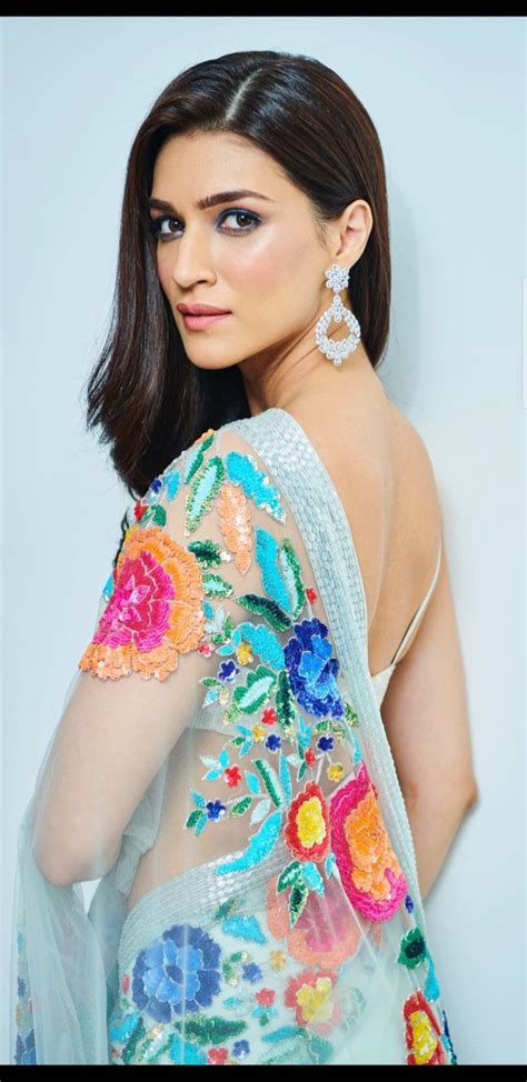Kriti Sanon Bollywood Girls Bollywood Celebrities Bollywood Fashion Bollywood Actress Hot