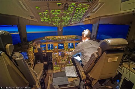 Boeing 777 Pilot Takes Incredible Photos Of World Cities During 5 Year