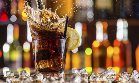 Nadie sabe con toda certitud como exactamente llegamos a tener esta. Cuba Libre, un mito dal 1900 - www.stile.it