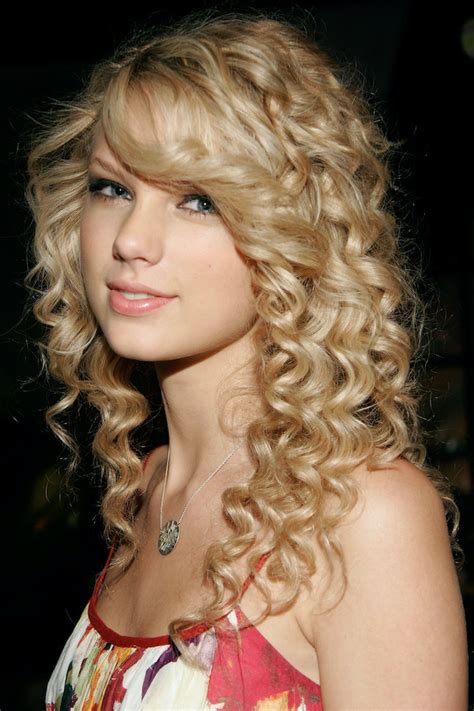 Taylor Swifts Curly Hair Will Convince You That Its 2008 Again — Photos