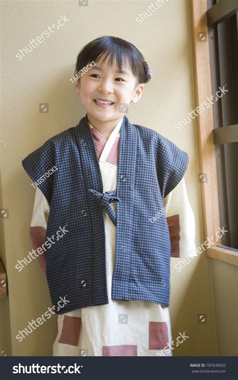 Girl Wearing Yukata Stock Photo 187639502 Shutterstock