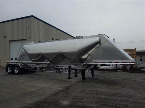 2023 Mac Trailer Pneumatic Dry Bulk Tanker Trailer Interstate Utility