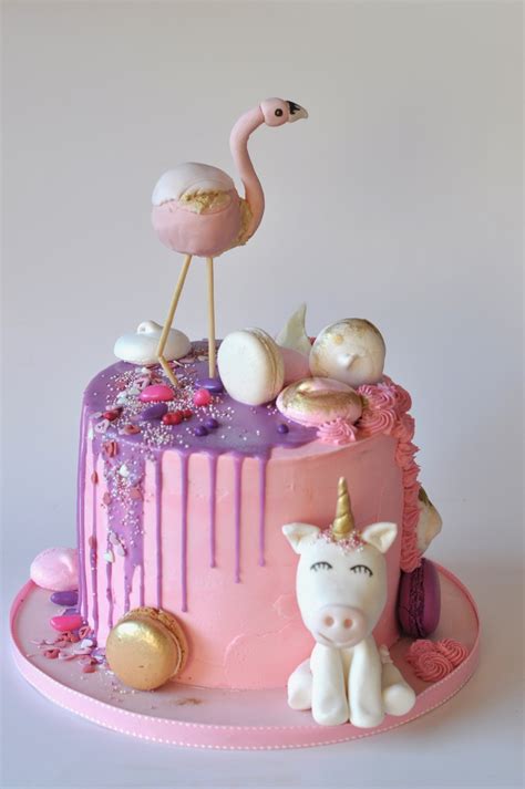 A flamingo cake and party decor including a video tutorial for a flamingo cake topper. Rozanne's Cakes