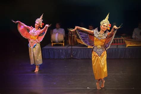 Khon The Art Of Thai Dance Dancer Wear Female Dancers Theatre