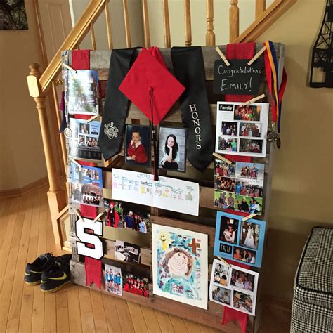 Fun Graduation Display Made From A Wooden Pallet Graduation Party