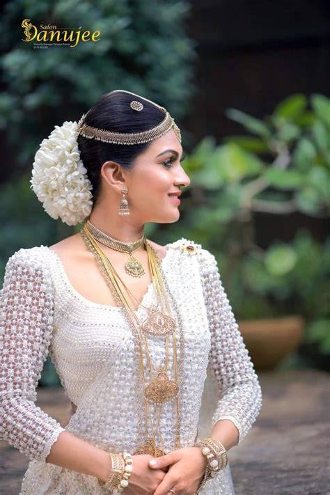 Traditional Kandyan Bride Online Wedding Dress Bride Reception