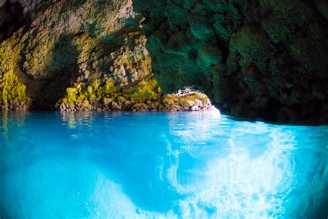 青の洞窟・水面の幻想的な光 ワールドダイビング