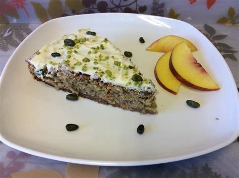 Ich denke, fast jeder wird beim anblick eines selbstgebackenen obst kuchens schwach. Nektarinen-Pistazien-Mandel-Kuchen - Rezept - kochbar.de