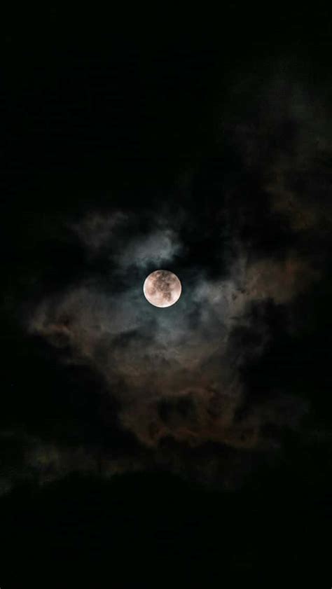 Download Capture A Piece Of The Night Sky With This Stunning Moon