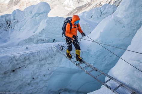 Mount Everest Summit Hot Bubble