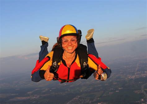 Becoming A Skydiver Parachute Adrenaline Montreal North Shore