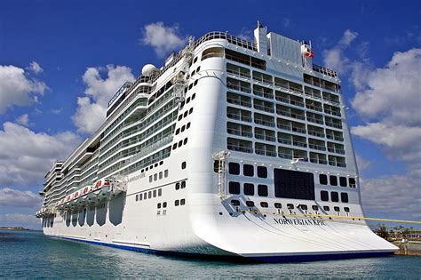 Norwegian Epic Norwegian Epic Cruise Ship Taken At Nassau Flickr