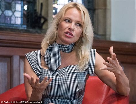 Pamela Anderson Slams Donald Trump For Groping Comments Daily Mail Online