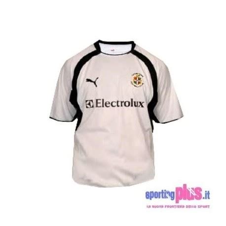 Luton town football club is an english football club based since 1905 at kenilworth road, luton, bedfordshire. Luton Town FC Soccer Jersey 2007/08 Home by Puma ...