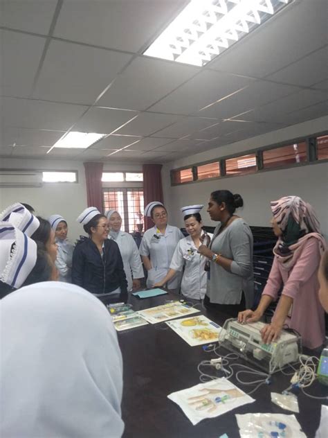 Visiting the patients(child) at hospital putrajaya. Aktiviti APS & Pain Free Program 2019 - Hospital Sibu