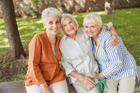 4 Ways Senior Living Encourages Happy Aging Wgfs
