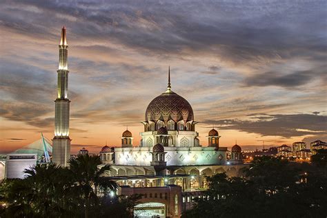 Masjid cantik berikut letaknya di berlin, jerman. 10 Masjid yang Tercantik di Malaysia | khalifahBumi