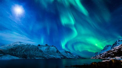 Aurora Borealis The Wonderful Light In The North Pole S Sky Traveldigg Com