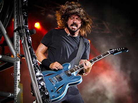 The 20 Richest Lead Singers In The World Dave Grohl Foo Fighters