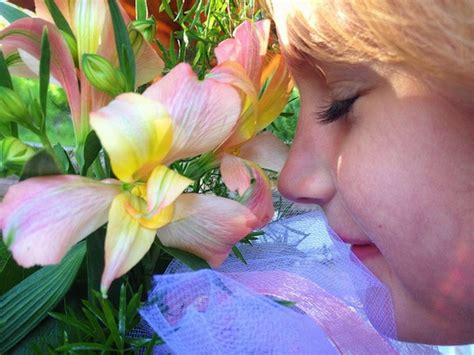 Check spelling or type a new query. Why Do Flowers Smell Good? | Smart News | Smithsonian