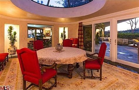 Elvis Presley S Former Beverly Hills Home Listed For 13M Beverly