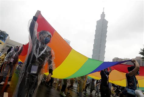 120 000 Parade At Taiwan Pride Celebration Despite Rain AP News